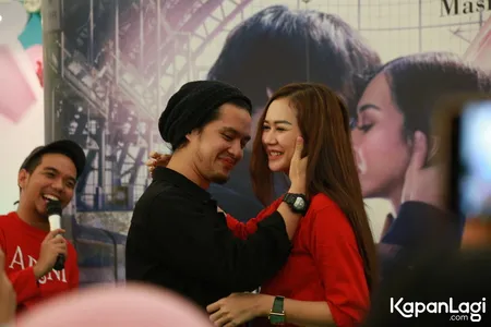 Foto Aura Kasih