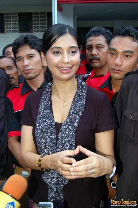 Foto Ayu Azhari
