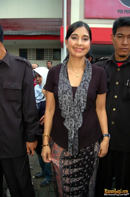 Foto Ayu Azhari