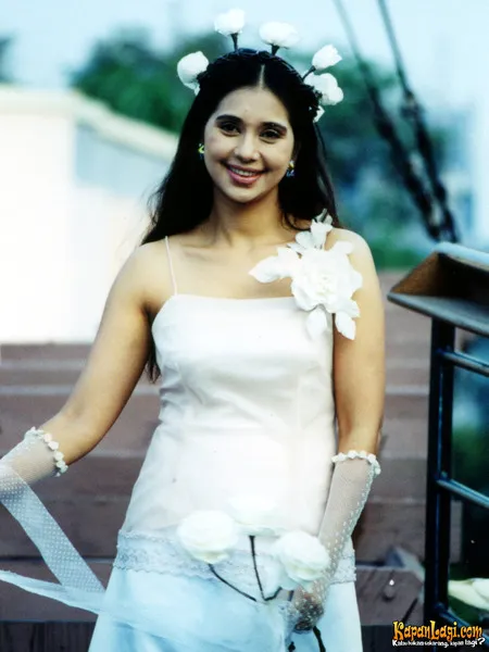 Foto Ayu Azhari