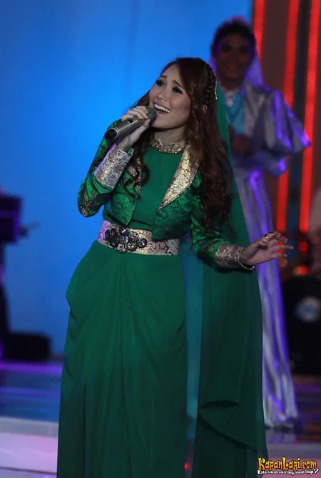 Foto Ayu Ting Ting