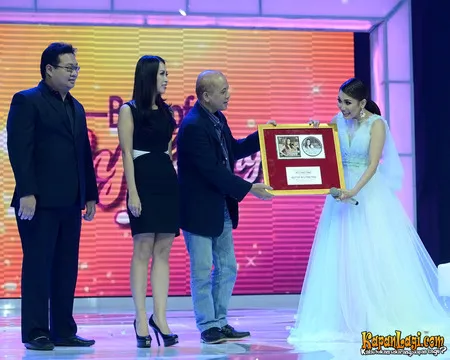 Foto Ayu Ting Ting