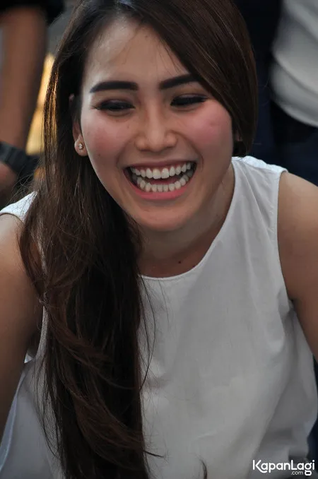 Foto Ayu Ting Ting