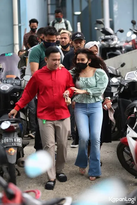 Foto Ayu Ting Ting