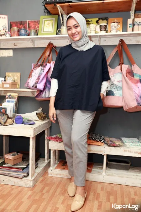 Foto Ayudia Bing Slamet. Nomor Foto: 435