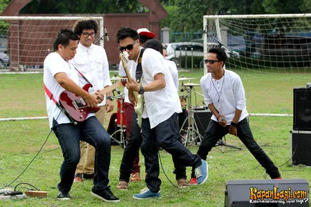 Foto Barry Likumahuwa Project