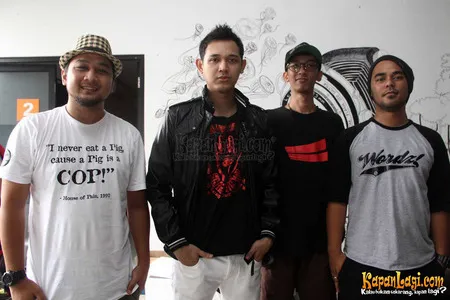 Foto Bondan Prakoso feat Fade2Black
