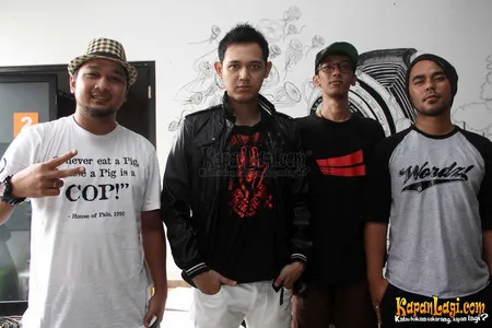 Foto Bondan Prakoso feat Fade2Black
