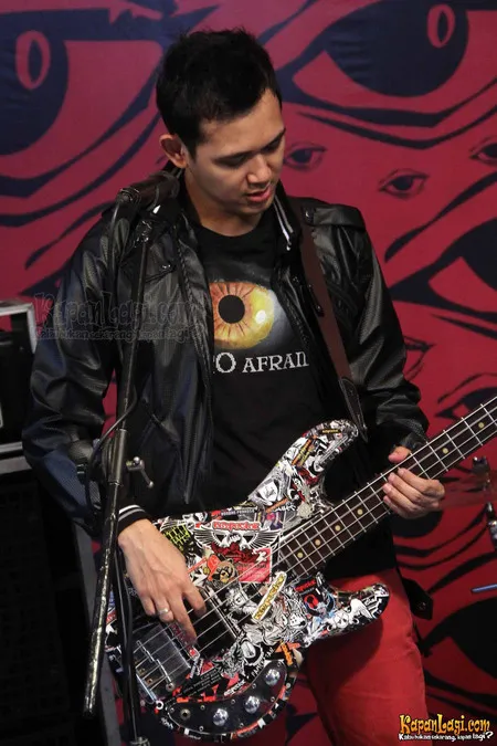 Foto Bondan Prakoso feat Fade2Black