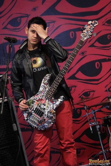Foto Bondan Prakoso feat Fade2Black