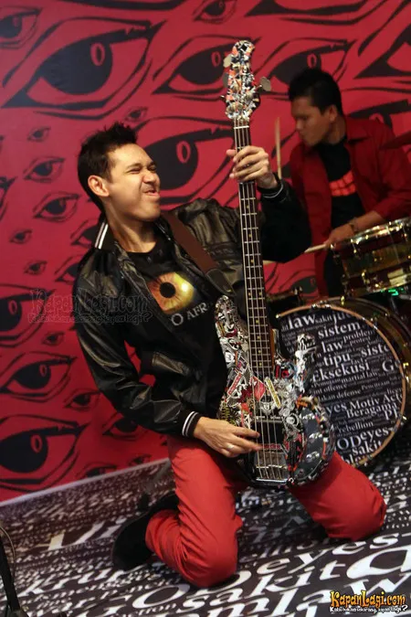 Foto Bondan Prakoso feat Fade2Black