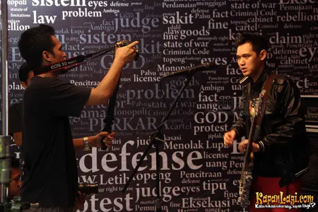 Foto Bondan Prakoso feat Fade2Black