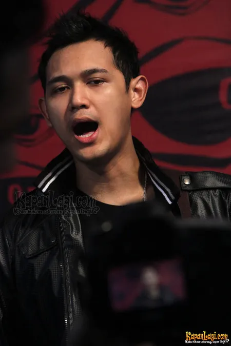 Foto Bondan Prakoso feat Fade2Black