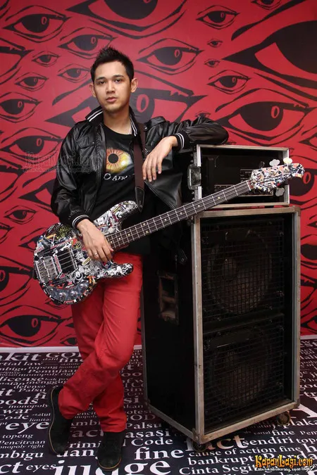 Foto Bondan Prakoso feat Fade2Black