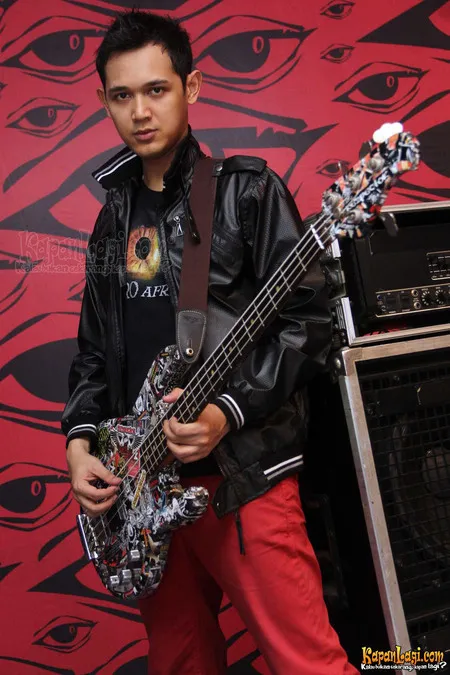 Foto Bondan Prakoso feat Fade2Black