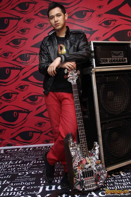 Foto Bondan Prakoso feat Fade2Black