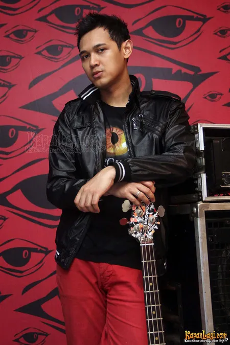 Foto Bondan Prakoso feat Fade2Black