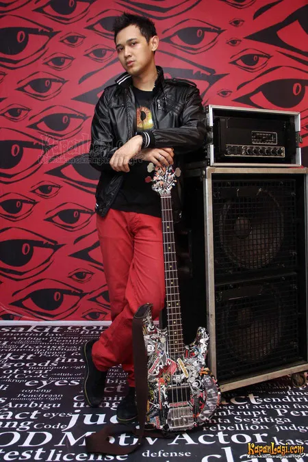 Foto Bondan Prakoso feat Fade2Black