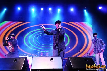 Foto Bondan Prakoso feat Fade2Black