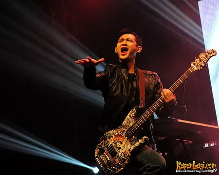 Foto Bondan Prakoso feat Fade2Black