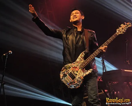 Foto Bondan Prakoso feat Fade2Black