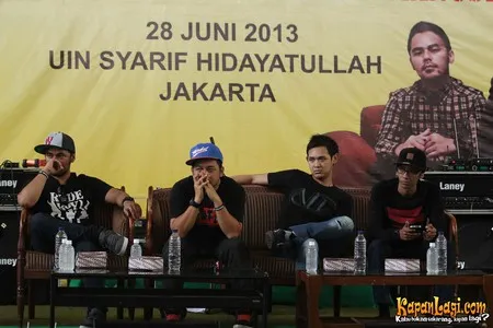 Foto Bondan Prakoso feat Fade2Black