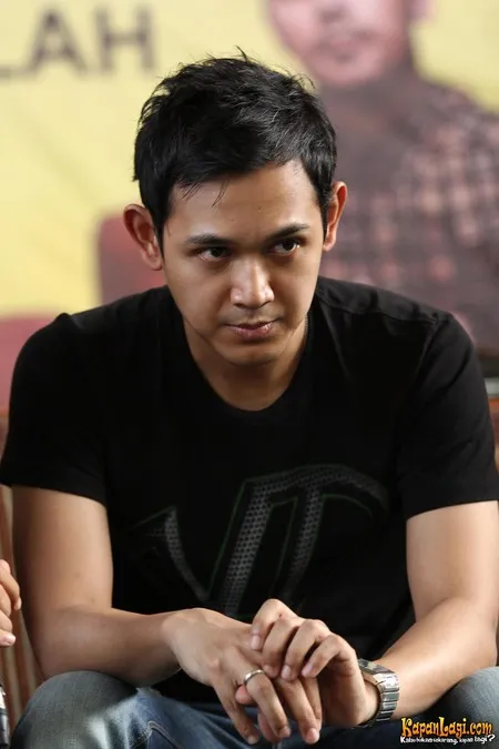 Foto Bondan Prakoso feat Fade2Black