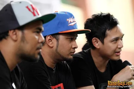 Foto Bondan Prakoso feat Fade2Black