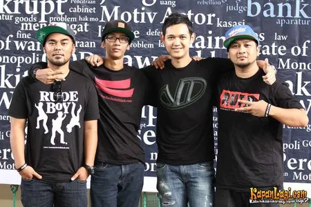 Foto Bondan Prakoso feat Fade2Black