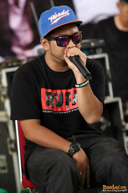 Foto Bondan Prakoso feat Fade2Black