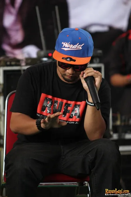 Foto Bondan Prakoso feat Fade2Black