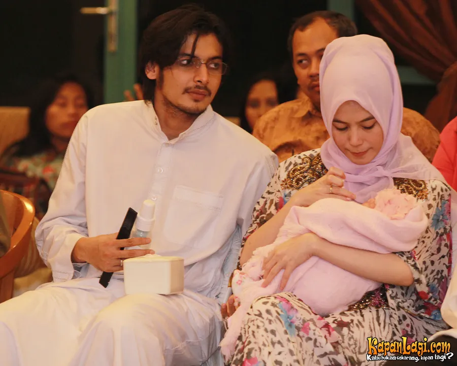 Boy Hamzah beserta istri dan anaknya @ KapanLagi.com