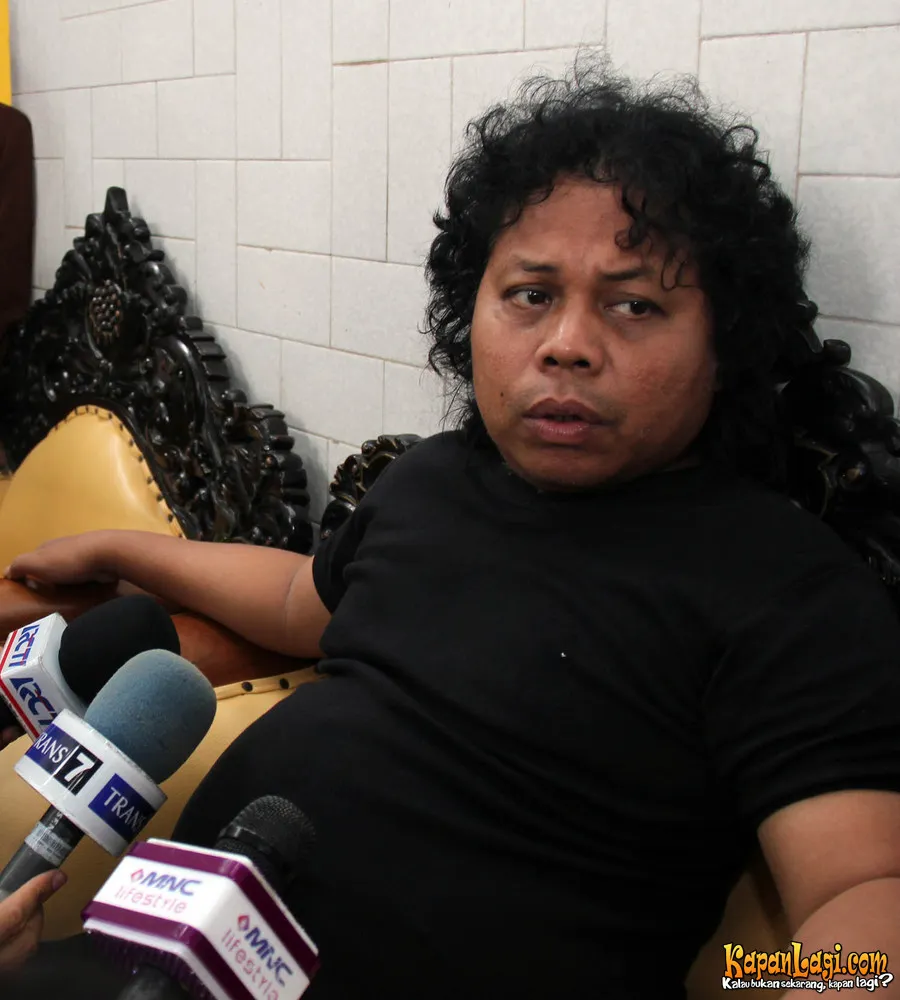 Setibanya jenazah di Rumah Duka, suara tangis kerabat sampai sahabat Budi Anduk langsung pecah dengan seketika © KapanLagi.com