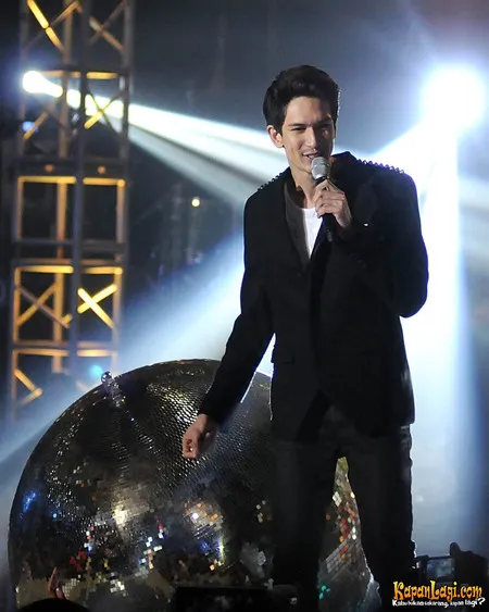 Foto Bukan Bintang Biasa