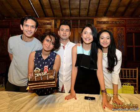 Foto Bukan Bintang Biasa