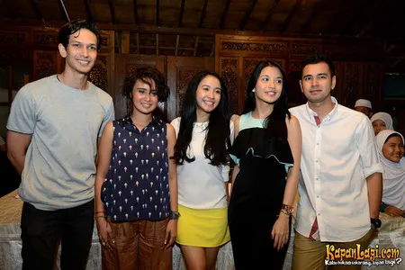 Foto Bukan Bintang Biasa