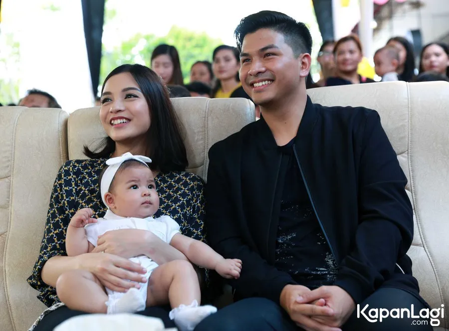 Chelsea Olivia dan Glenn mengaku tidak menyiapkan kado spesial untuk Nastusha saar Natal. - KapanLagi.com