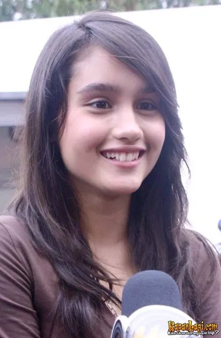 Foto Cinta Laura