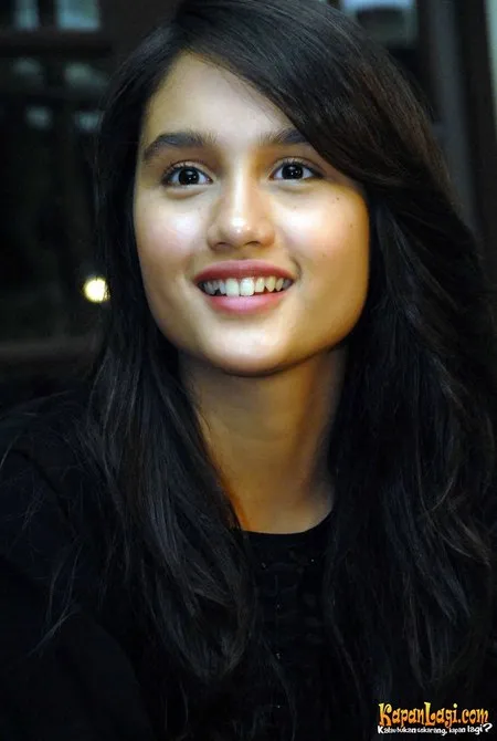 Foto Cinta Laura