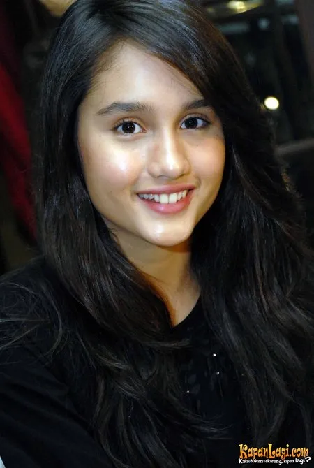 Foto Cinta Laura