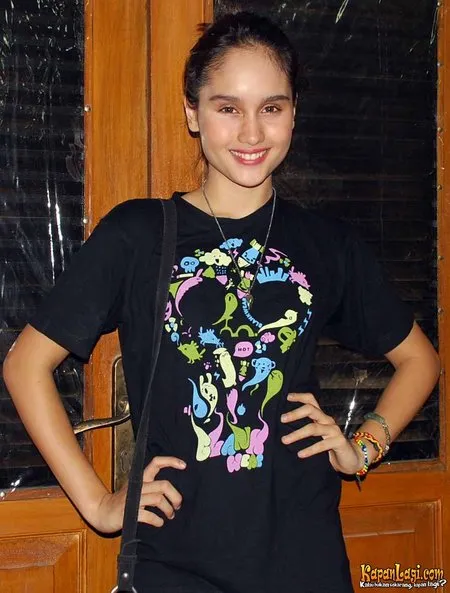 Foto Cinta Laura