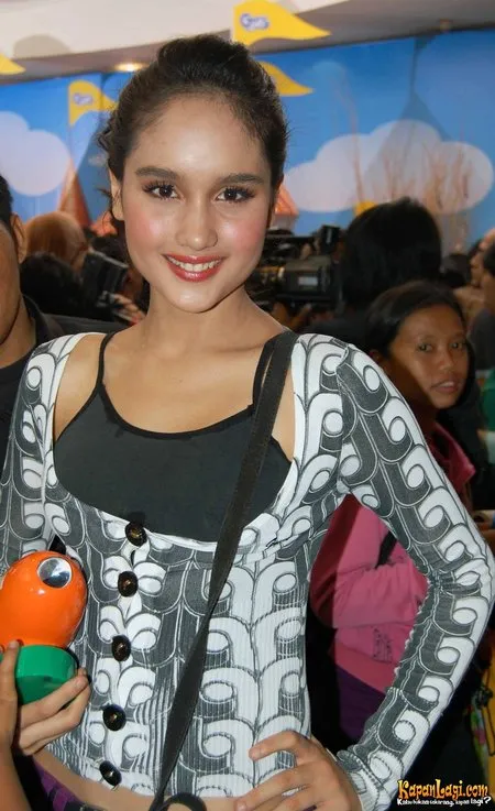 Foto Cinta Laura
