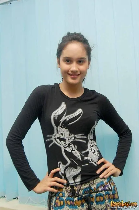 Foto Cinta Laura