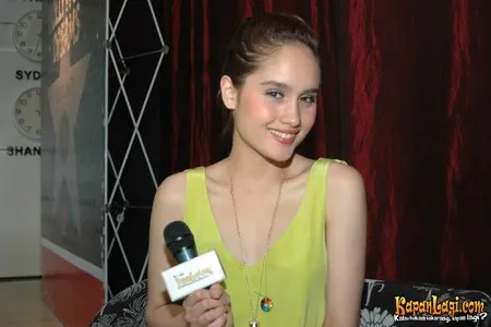 Foto Cinta Laura. Nomor Foto: 1358