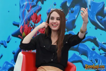 Foto Cinta Laura