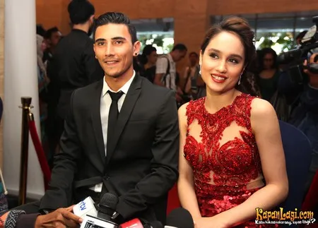 Foto Cinta Laura