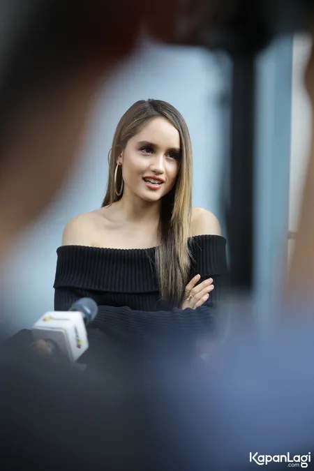 Foto Cinta Laura
