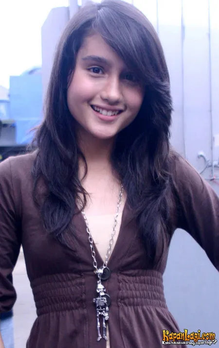 Foto Cinta Laura