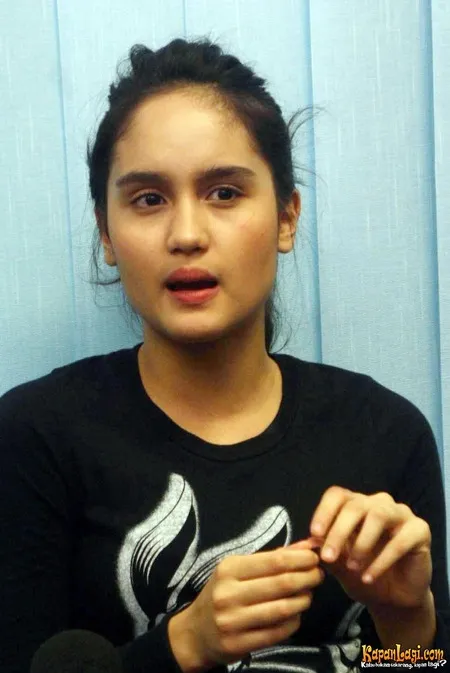 Foto Cinta Laura