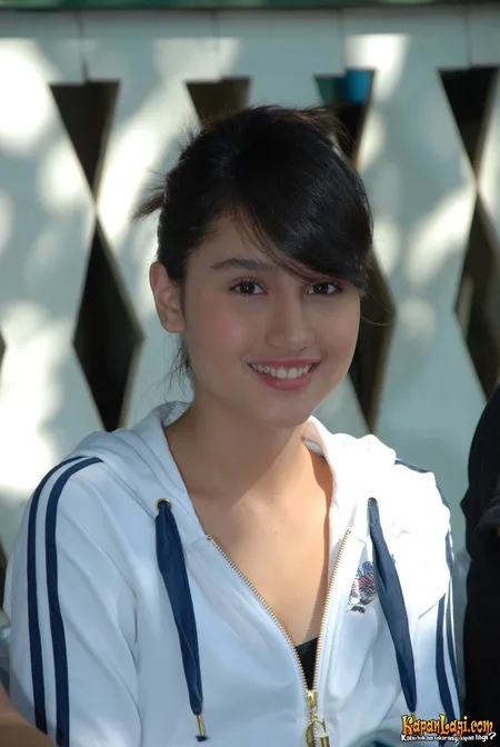 Foto Cinta Laura